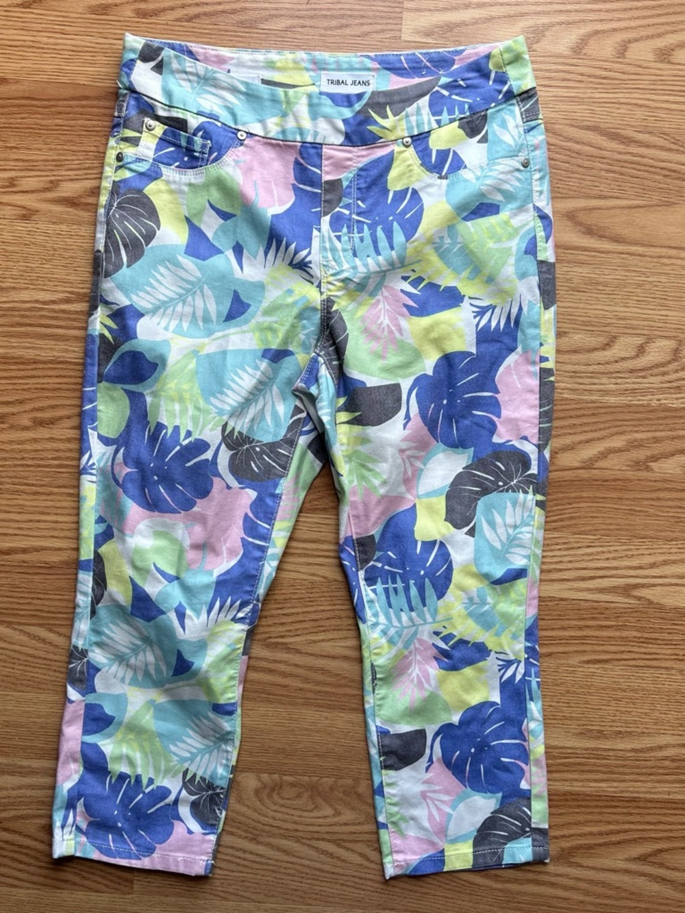 Tribal Jeans Audrey Mid-rise Capri Size 8 Palm Print Cotton Blend
